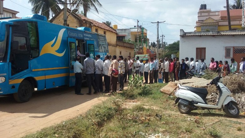 161115160303-india-cash-ban-atm-bus-2-780x439