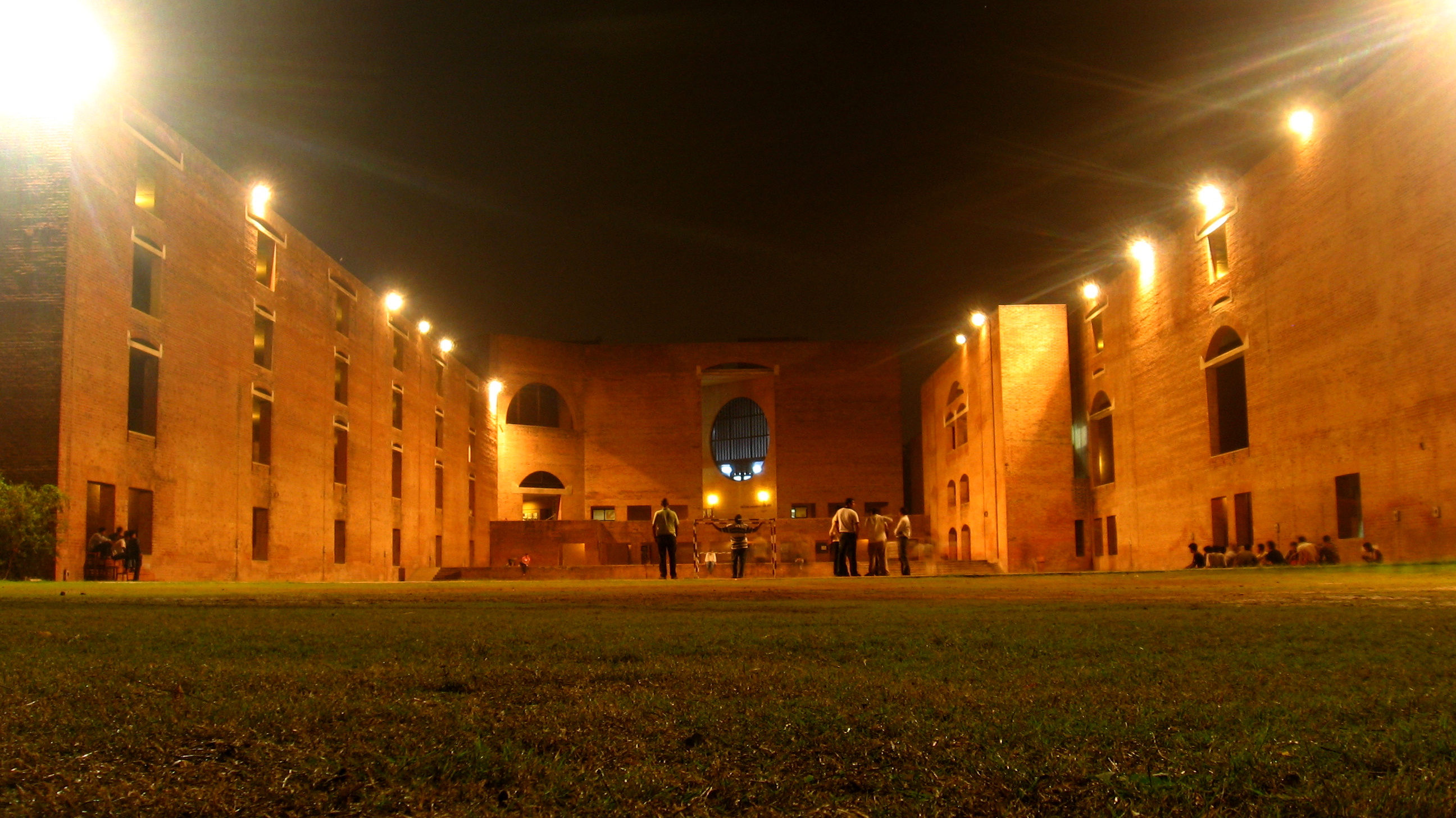 IIM A Ahmedabad campus louis kahn plaza