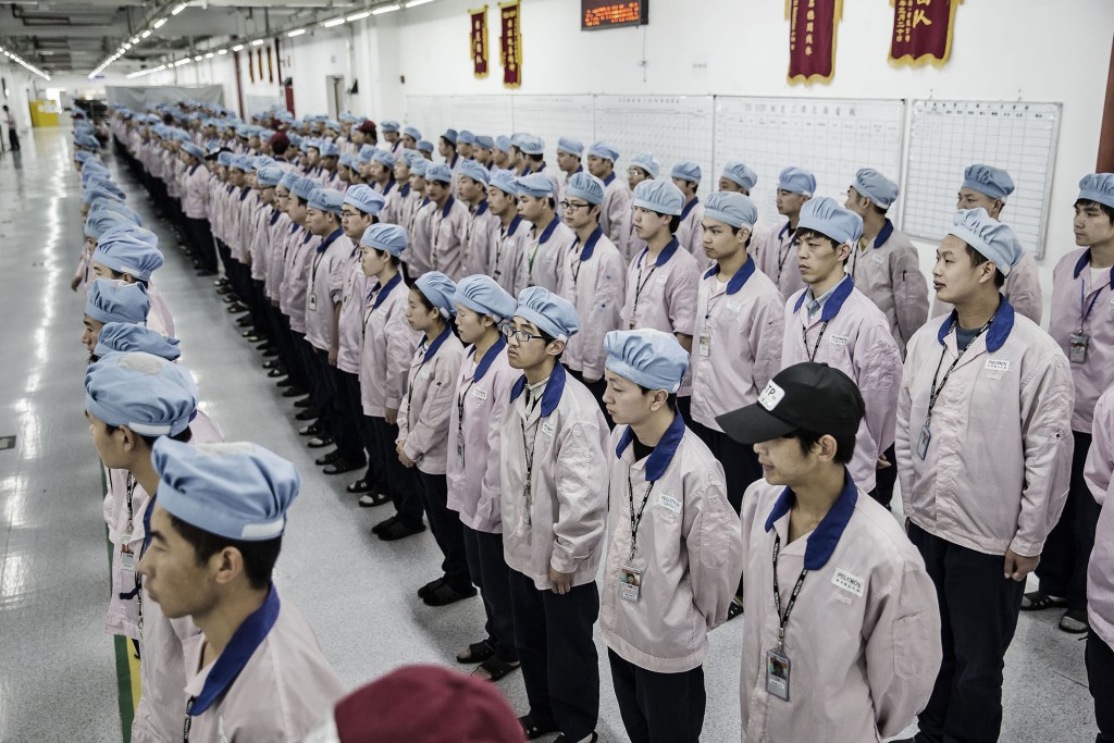 Here s What It s Like To Work At A Giant Apple IPhone Factory In China