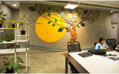 This Company Has A Park-Themed, Non Air-Conditioned Office In Bangalore This Company Has A Park-Themed, Non Air-Conditioned Office In Bangalore