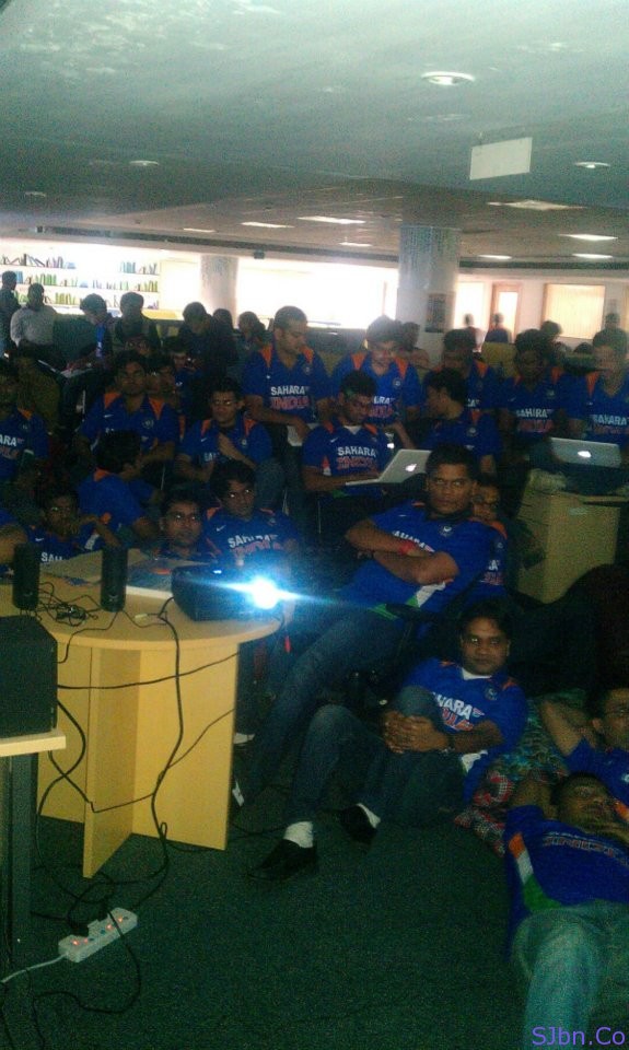 The-office-bled-blue-during-the-India-vs-Pakistan-2011-World-Cup-semi-final.