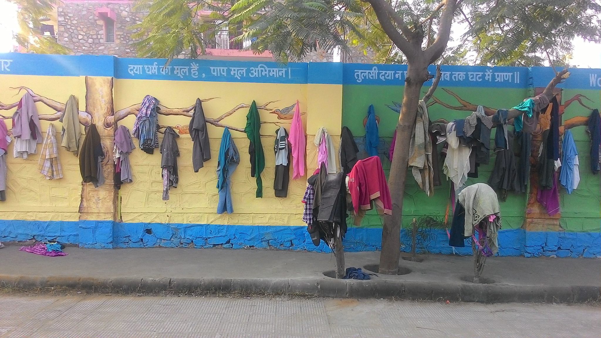 These "Walls Of Kindness" Are Springing Up All Over India 
